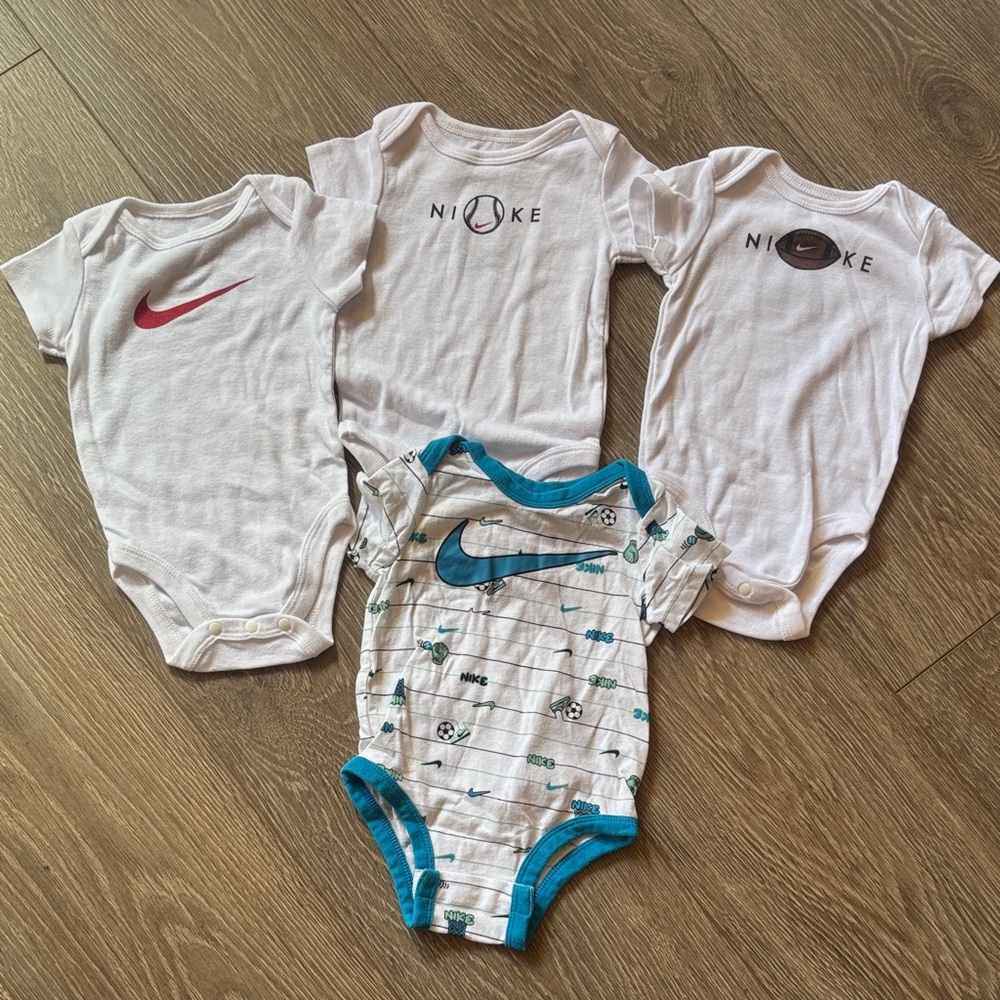 Nike Infant sport Bodysuit Bundle - 6M